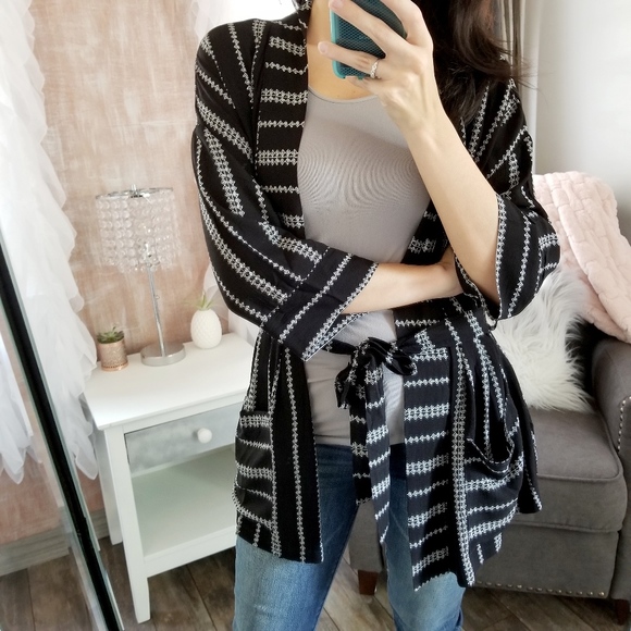 SALE Black White Kimono Boho Pocket Layering Cardi - Picture 3 of 8